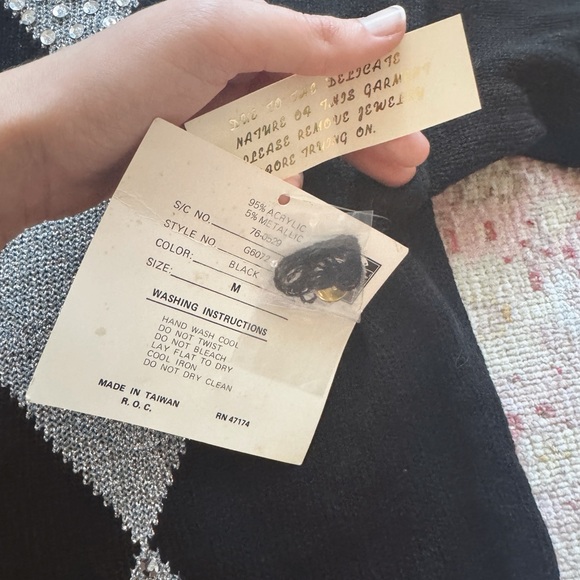 Gladys Bagley, Women’s Vintage 1980s Black and Gray Sweater - Picture 6 of 6